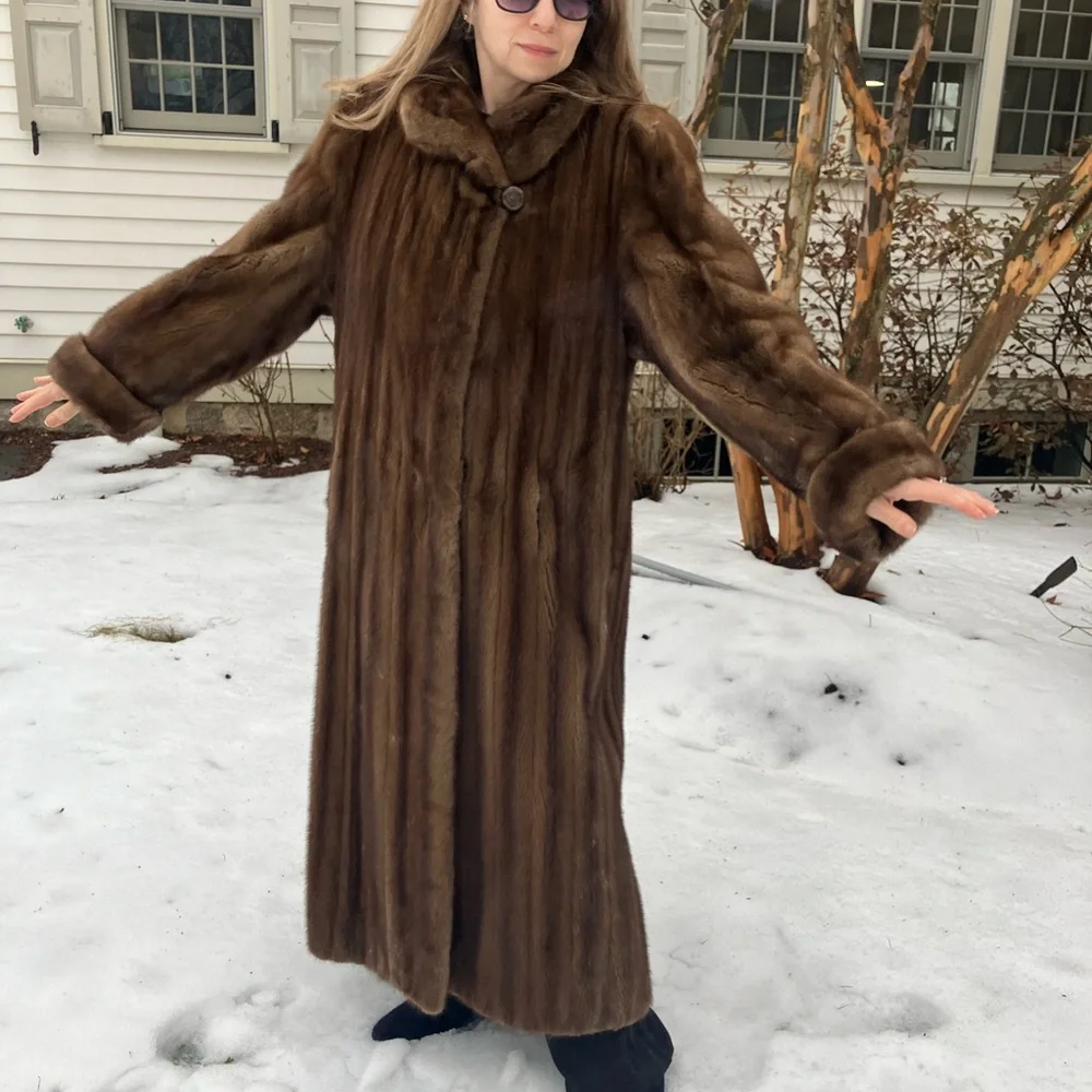 Luxurious Brown Mink Full-Length Fur Coat from very high-end furrier - Picture 2 of 11